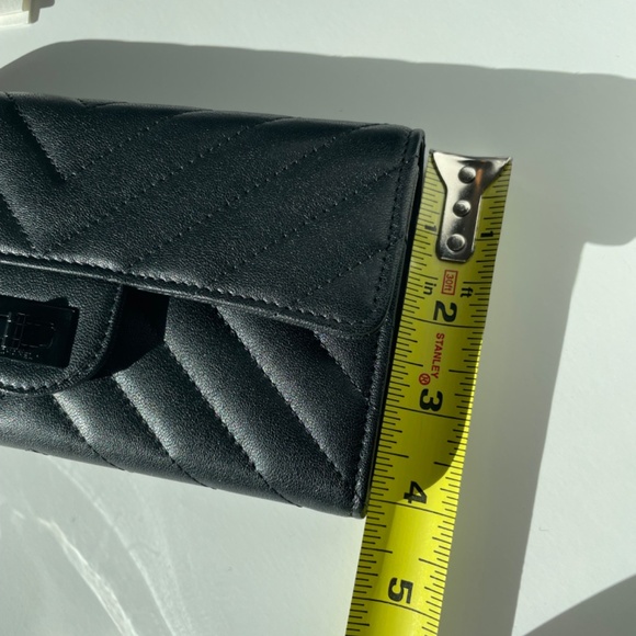 NEW Rare CHANEL So Black Chevron 2.55 Reissue Flap Wallet, black hardware - Picture 10 of 10